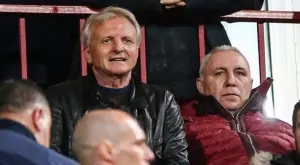 {{ otherArticle[0].article.title }}