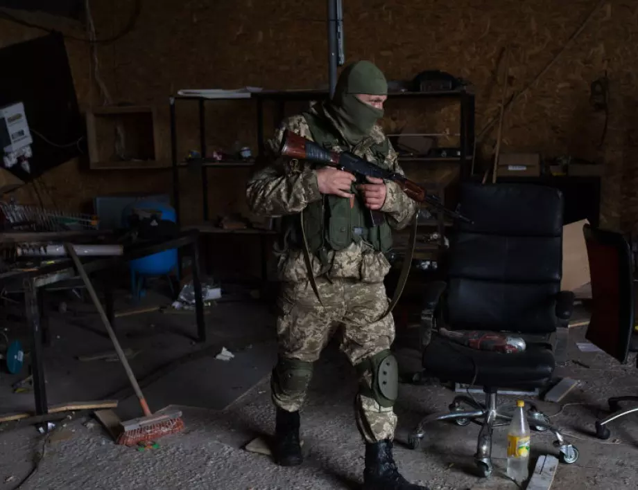 Руските войници изнасят дори перални от ограбените домове в Украйна (ВИДЕО и СНИМКИ)