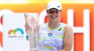 Швьонтек разби Осака за титлата в Маями