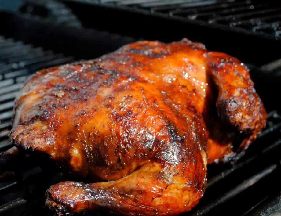 Професионален готвач издаде колко време се пече пиле. Всяка домакиня трябва да знае това!