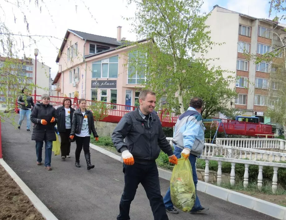 Община Самоков организира кампания по пролетно почистване