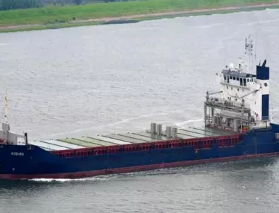 Товарен кораб потъва край Мариупол