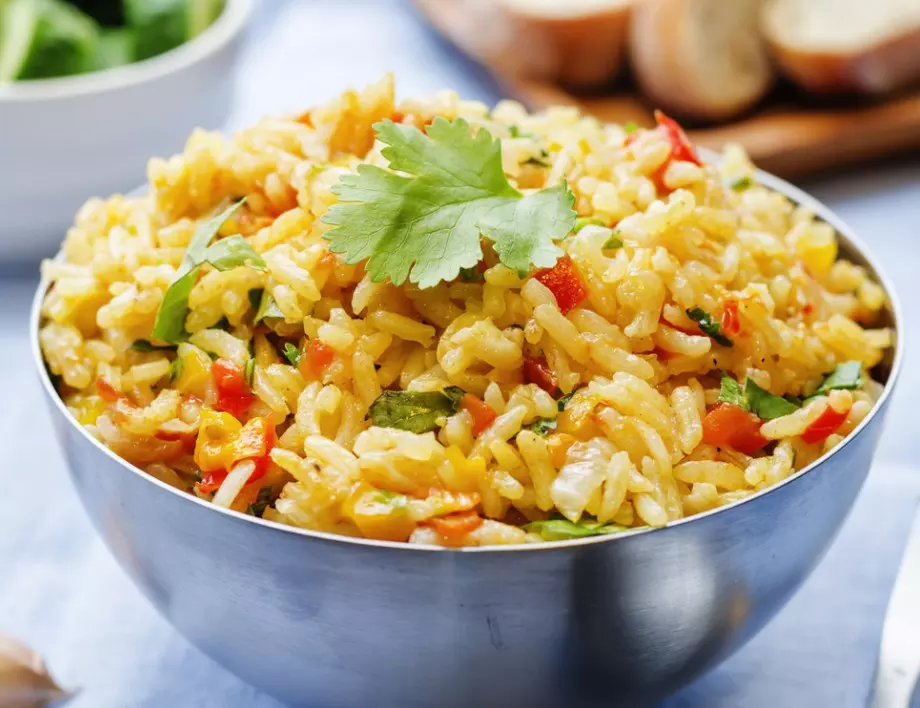 Ориз със задушени зеленчуци и подправки - по-вкусен от всякога