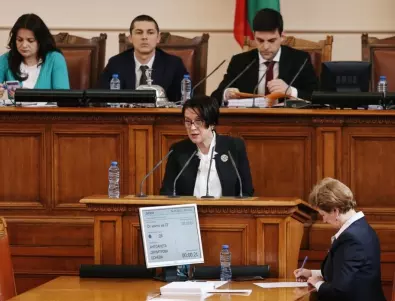 Антоанета Цонева уверява, че няма напрежение между ДБ и ПП