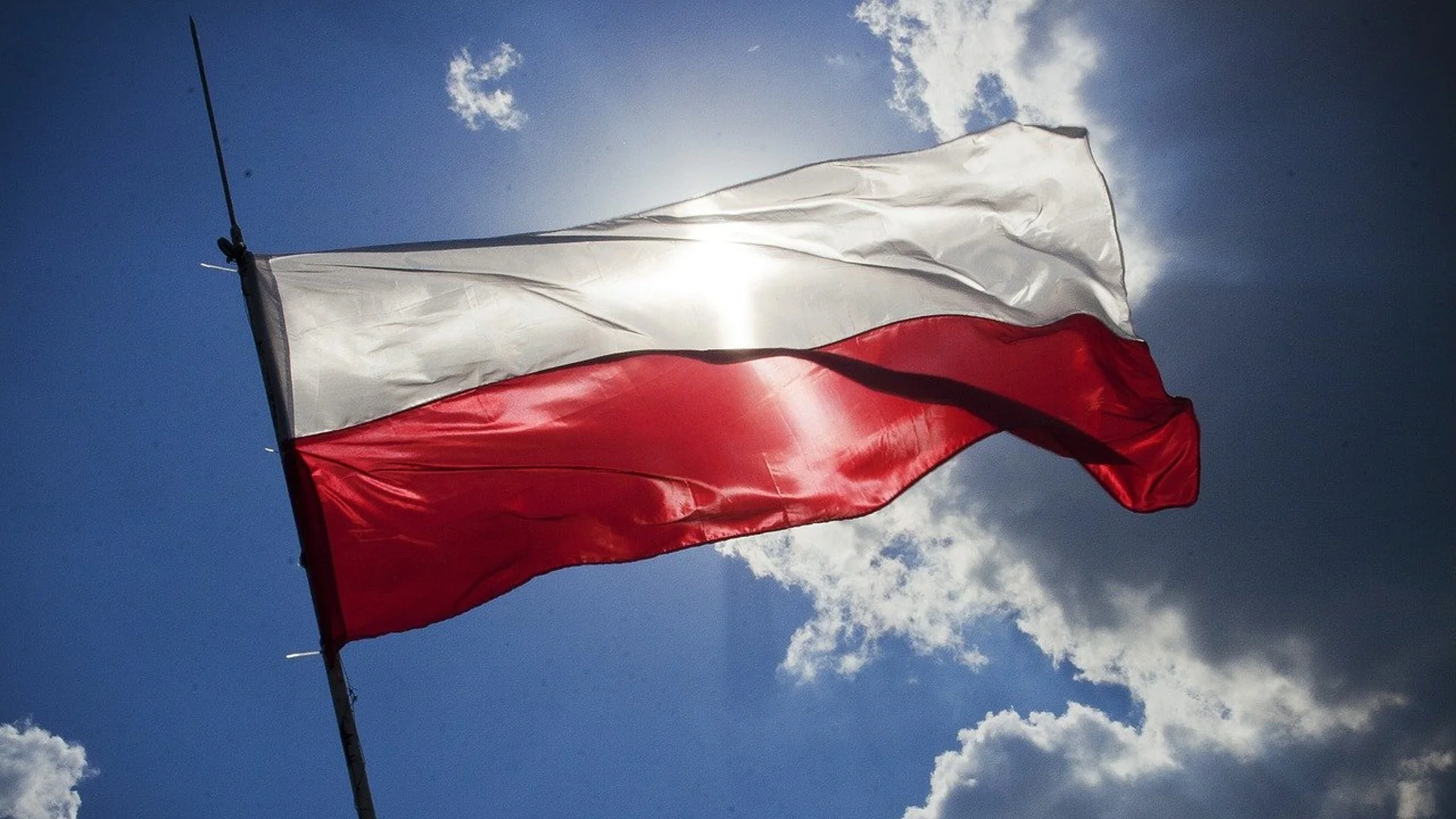 Полша вече потъва в срам, който трябва да спре