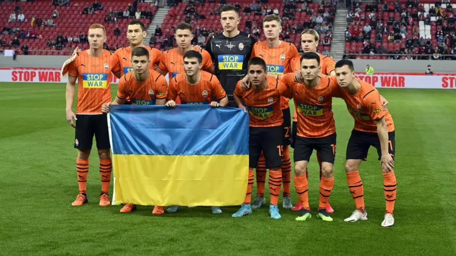 Подновяват футбола в Украйна, ще има бомбоубежища по стадионите