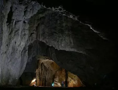 Останките от древни хора в пещерата 