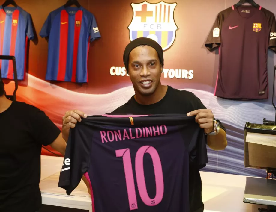  Синът на Роналдиньо подписва с Барселона