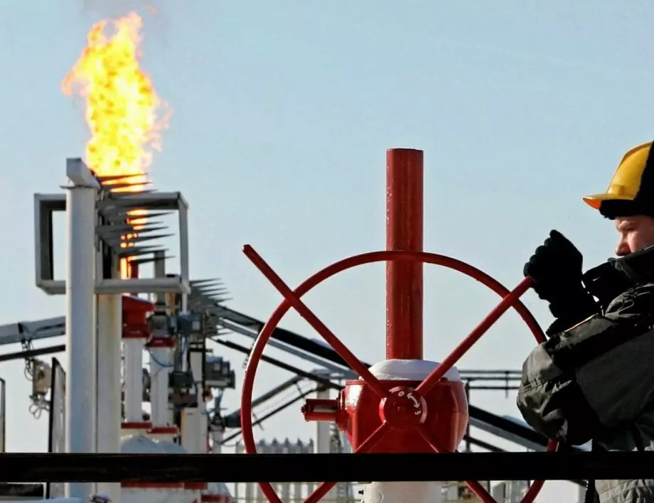 Унгария и Словакия ще могат да купуват руски петрол до края на 2023 г.  