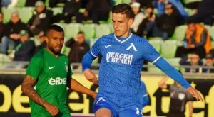 {{ otherArticle[0].article.title }}