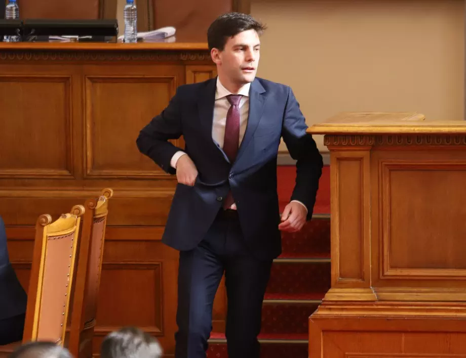 Новата коалиция успя - Никола Минчев вече не е председател на парламента