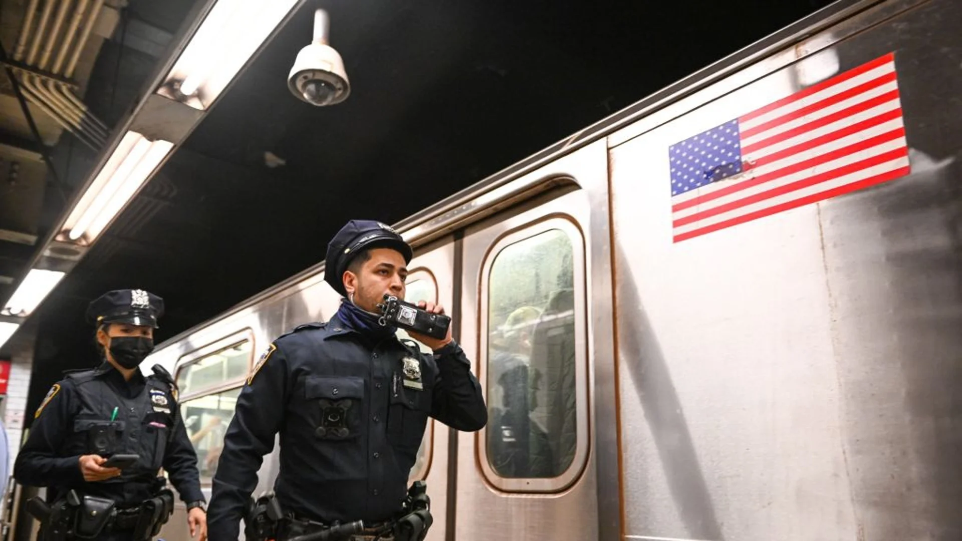 Десетки ранени след сблъсък на два влака на метрото в Ню Йорк (ВИДЕО)