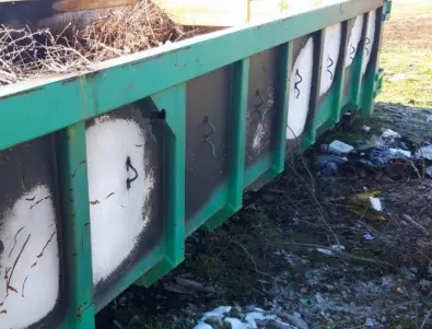 Запалиха контейнер за зелени отпадъци в село до Самоков