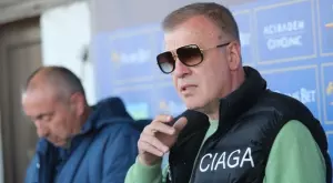 {{ otherArticle[0].article.title }}