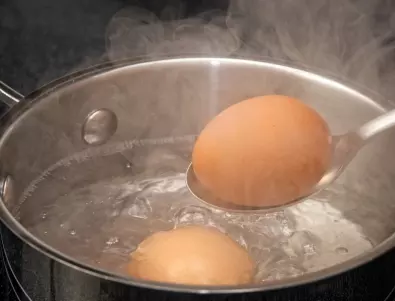 Всеки допуска тази ГРЕШКА, когато вари яйца. СПРЕТЕ да го правите!