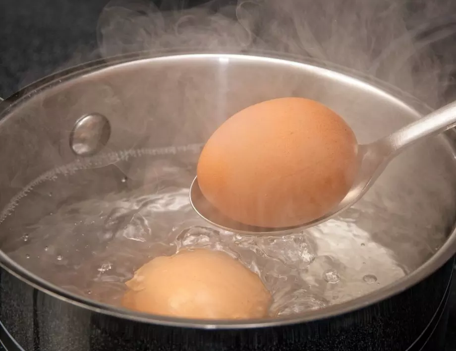 Лекари: Не правете тези грешки, когато варите яйца, могат да навредят на здравето ви