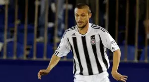 {{ otherArticle[0].article.title }}