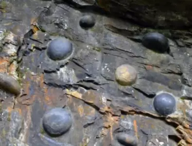 Тайнствена планина в Китай ражда каменни яйца
