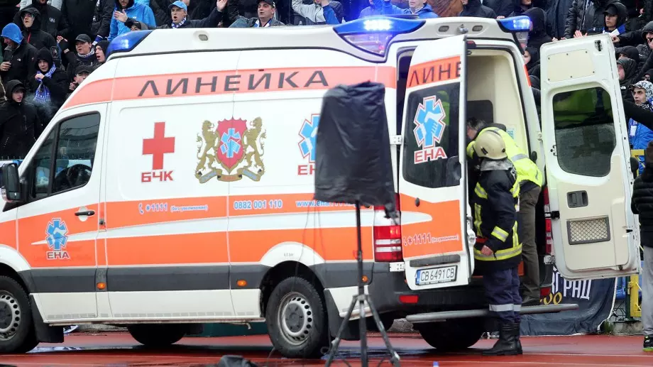 СНИМКА: Линейка откара фен на Левски от дербито с ЦСКА