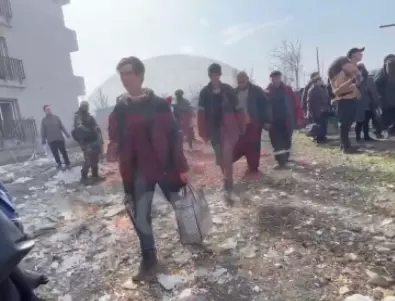 Започна евакуацията на цивилни от района около „Азовстал“ в Мариупол