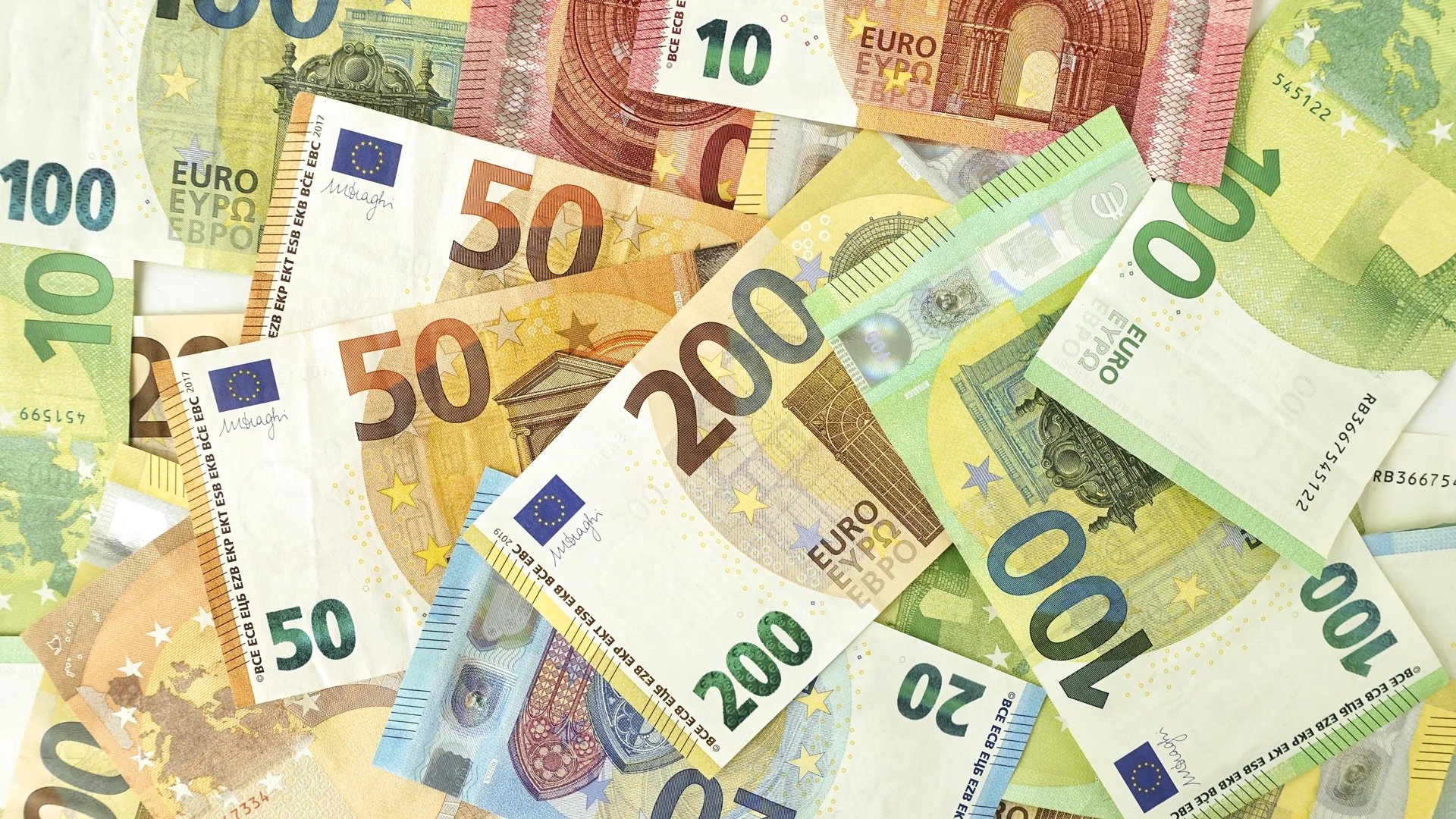 Нов завой в курса на еврото, накъде пое единната валута?