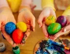 Отново е на мода боядисването на яйцата с фолио - ето как се прави