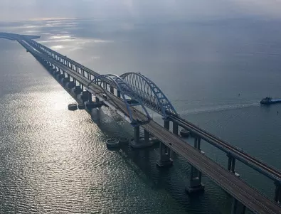 Отново спряха движението по Кримския мост, причини не се съобщават