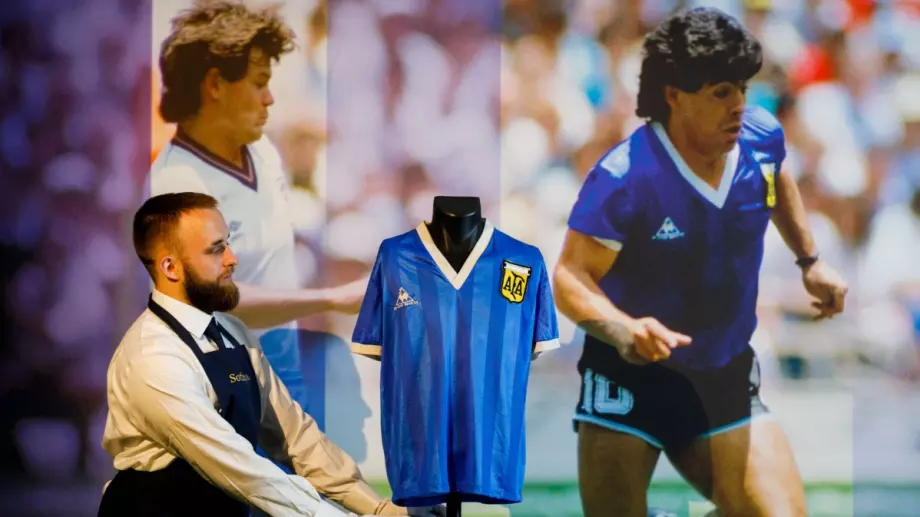 Фланелката от "Божията ръка" на Диего Марадона ще се продаде за невероятна сума