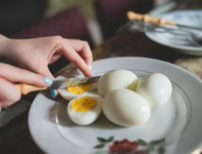 Каква е трайността на варените яйца в хладилника?
