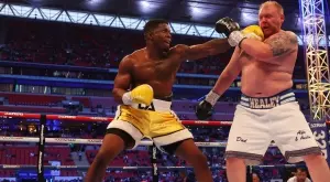 Аделей повали Дебелака на "Уембли" със зловещ десен прав (ВИДЕО)