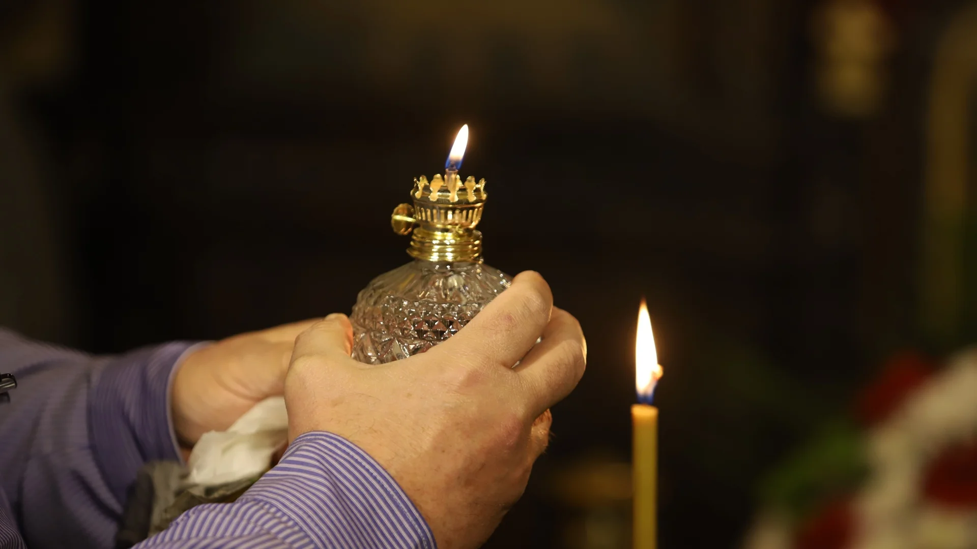 Благодатният огън слезе в храма над Божи гроб в Йерусалим