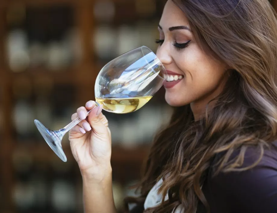 Лекар разкри защо виното е по-вредно за жените