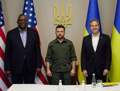 Военният министър на САЩ пристигна в Киев с 
