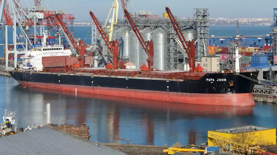Военни експерти: Корабите с украинско зърно ще бъдат разкъсани от мини в морето
