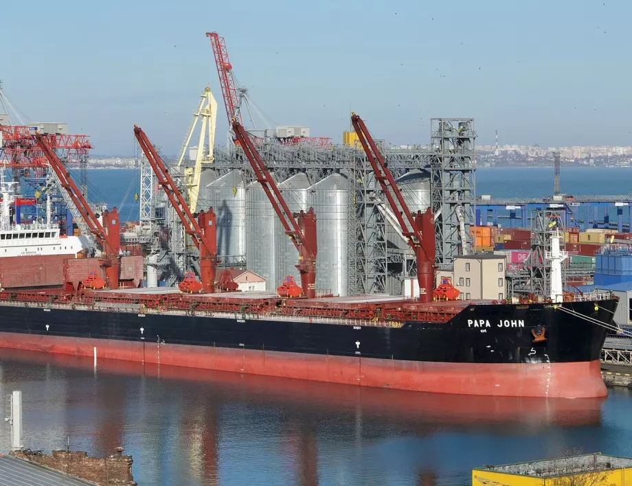 Още шест кораба със зърно са отплавали днес от украински пристанища