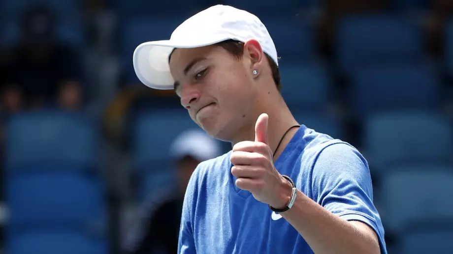 Ас с къса топка: Брилянтен сервис, който не се вижда всеки ден (ВИДЕО)