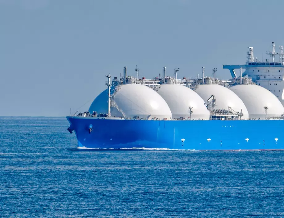Ще поскъпне ли синьото гориво: Катар спря корабите с втечнен газ за Европа