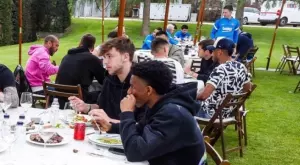 {{ otherArticle[0].article.title }}