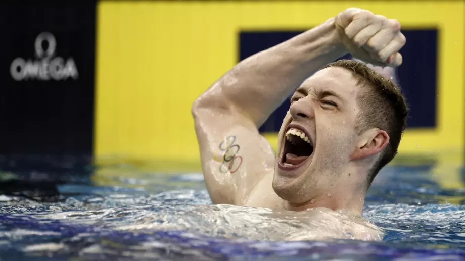 ВИДЕО: 21-годишен американец помете световен рекорд в плуването