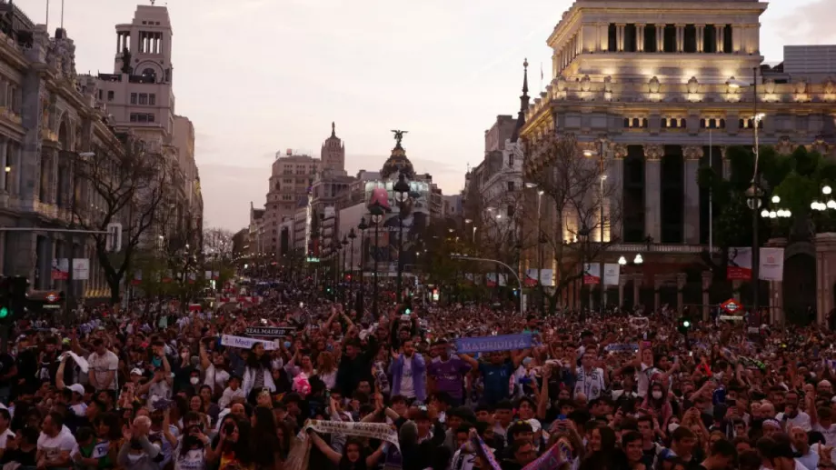 ВИДЕО: Четвърт милион фенове отпразнуваха титлата на Реал в Ла Лига