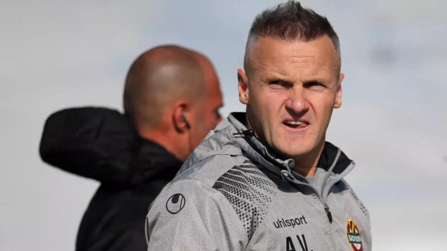 След лошия старт в Първа лига: Азрудин Валентич е бесен на двама играчи на Ботев Пловдив?