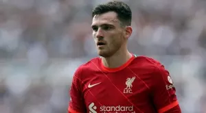 Легенда на Юнайтед: Робъртсън дръпна съдията, преди да бъде ударен