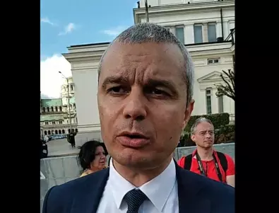 Костадинов се появи на протеста за 
