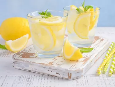 Учени обясниха дали водата с лимон наистина подобрява здравето ни