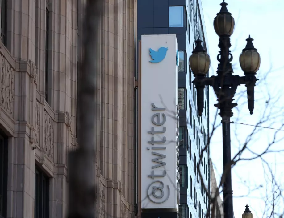 Twitter връща на работа някои от съкратените служители