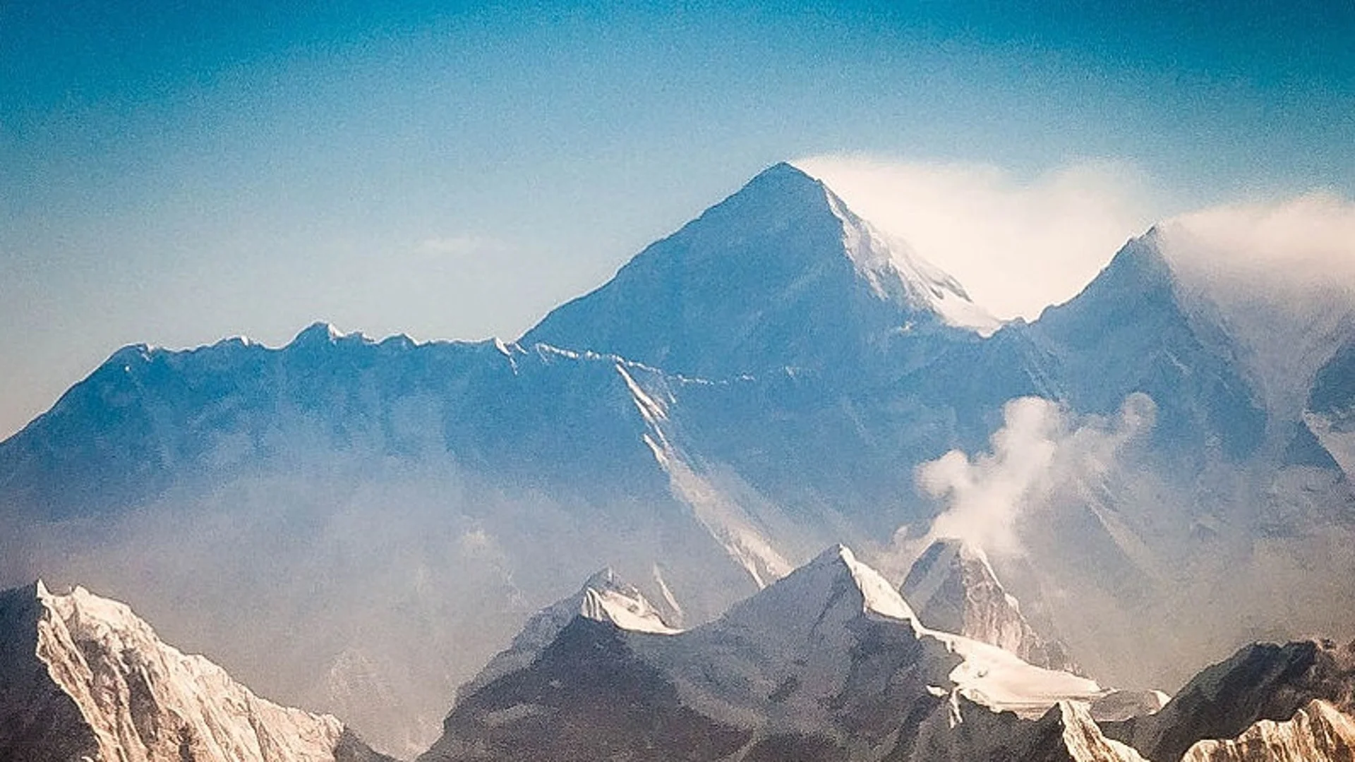Кой е най-високият непокоряван връх в света