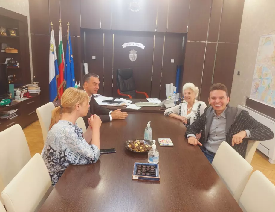Кметът на Бургас проведе среща с Янка Рупкина