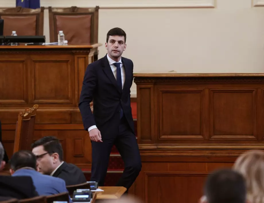 НА ЖИВО: Вот преди вота на недоверие - ще мине ли оставката на Никола Минчев