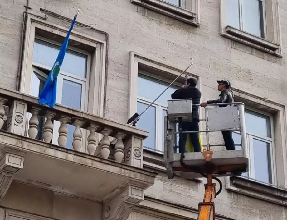 За сваленото от "Възраждане" украинско знаме: В МВР цари безпросветна тъпота, смята адвокат Хаджигенов