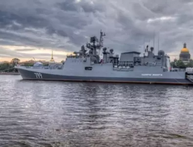 Втори руски военен кораб гори край украинския Змийски остров. Вероятно е ударен от ракета 